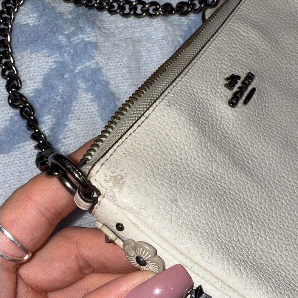 Coach Cream Leather Shoulder Bagwith Chain Strap - Picture 8 of 9